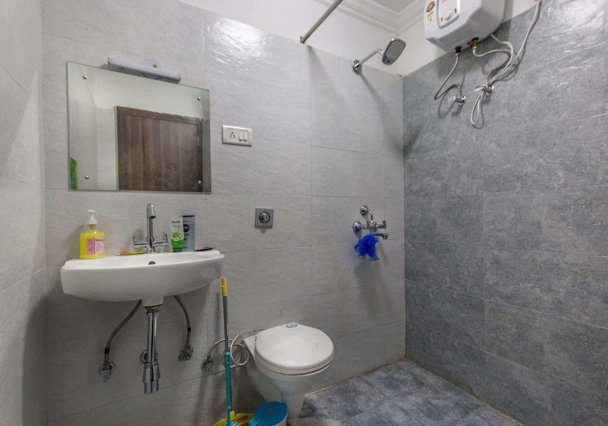 Bunk Hostel Delhi Нью-Дели Экстерьер фото