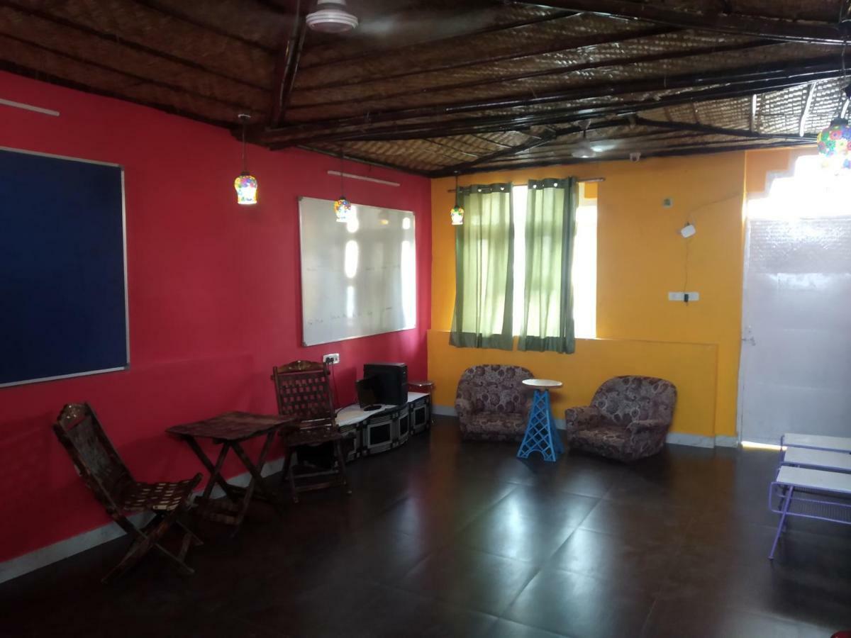Bunk Hostel Delhi Нью-Дели Экстерьер фото