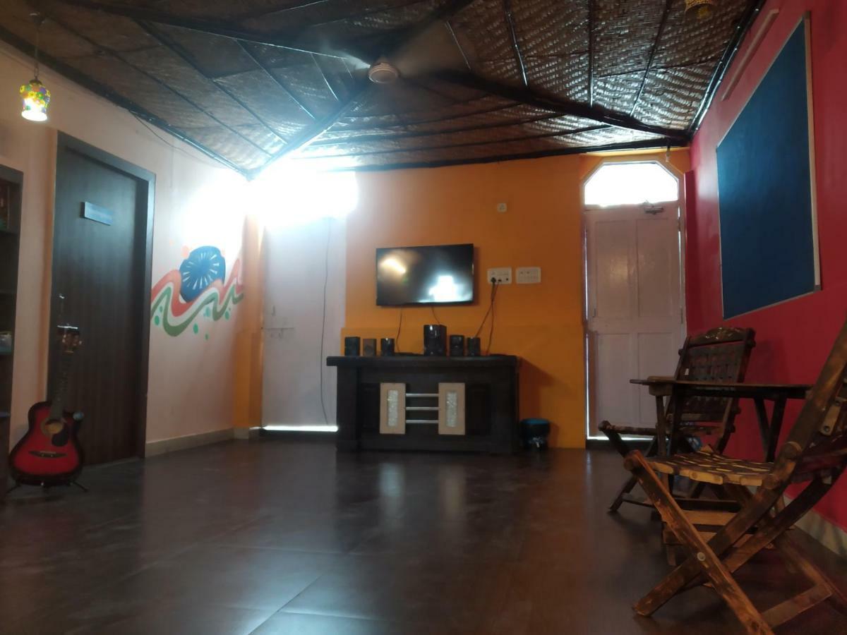 Bunk Hostel Delhi Нью-Дели Экстерьер фото