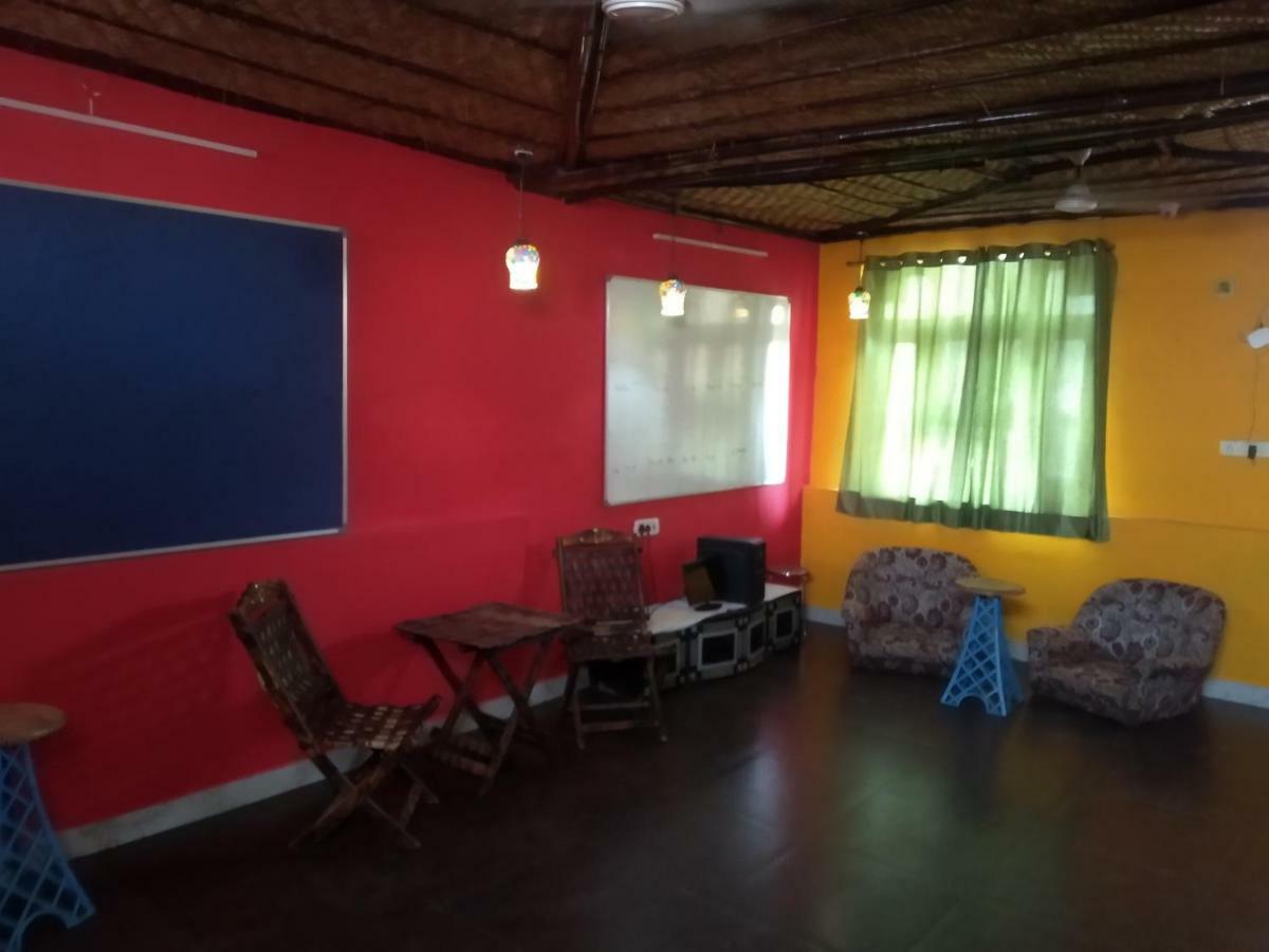 Bunk Hostel Delhi Нью-Дели Экстерьер фото