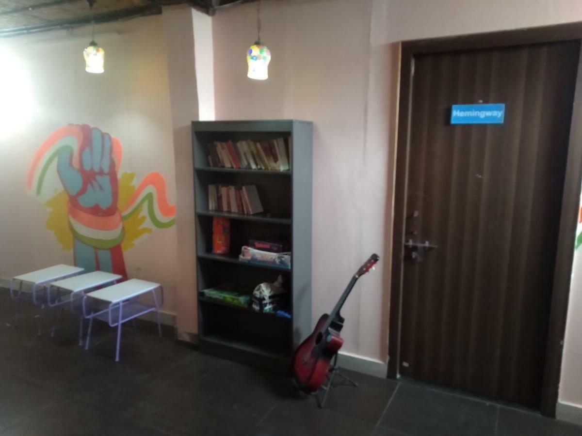 Bunk Hostel Delhi Нью-Дели Экстерьер фото