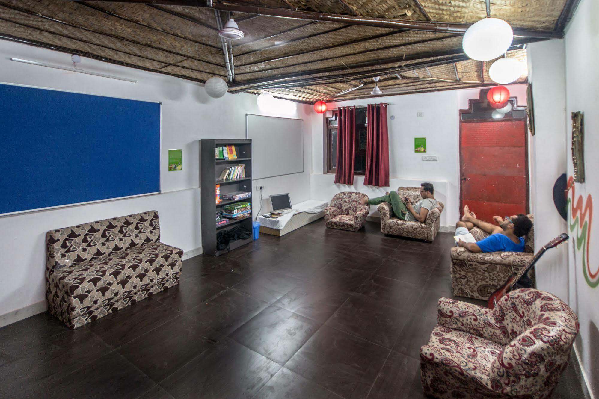Bunk Hostel Delhi Нью-Дели Экстерьер фото
