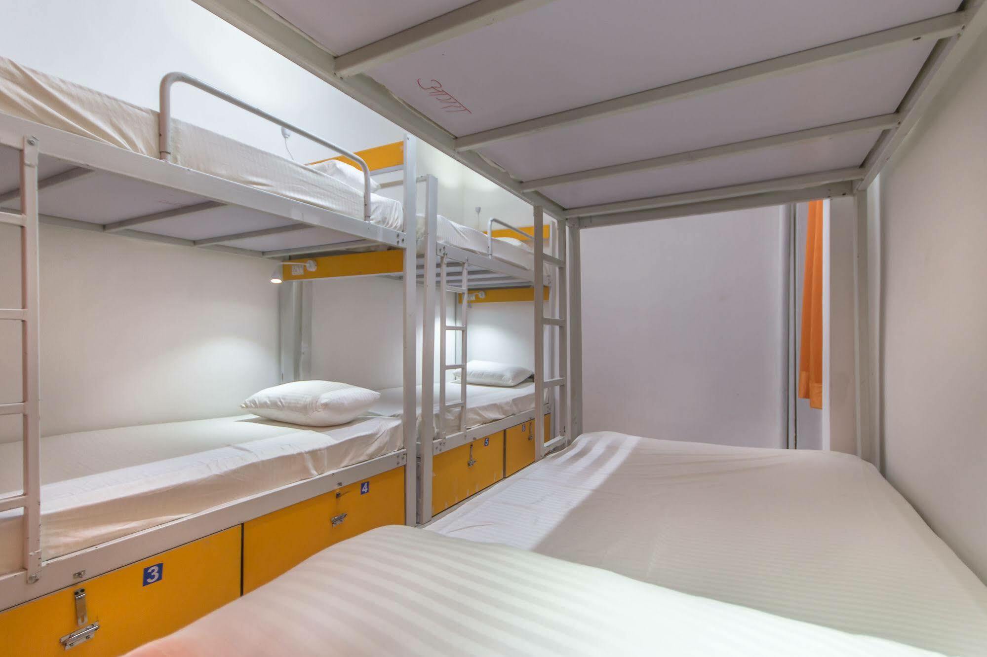 Bunk Hostel Delhi Нью-Дели Экстерьер фото