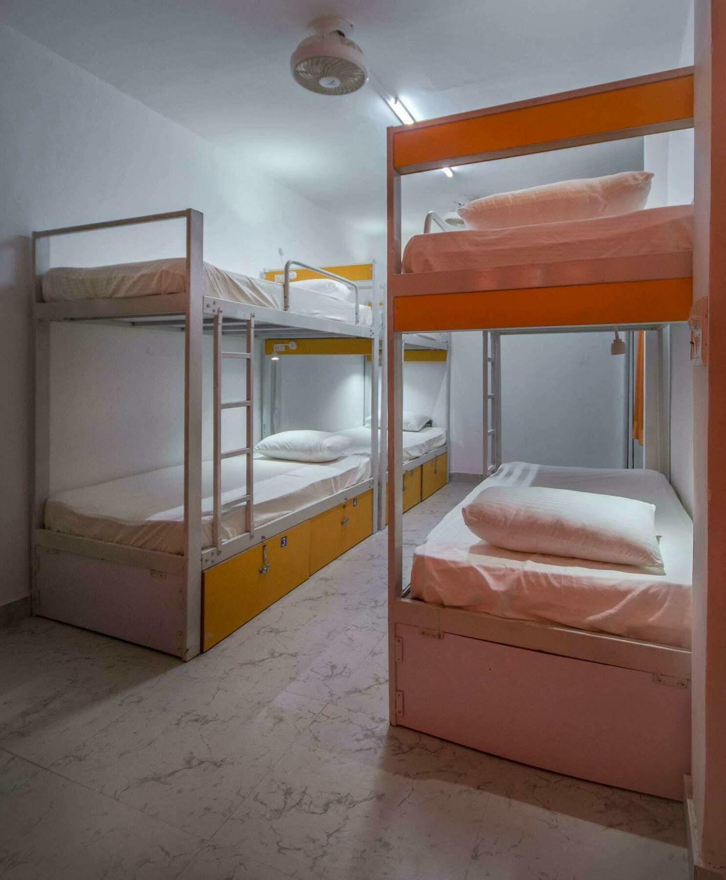 Bunk Hostel Delhi Нью-Дели Экстерьер фото