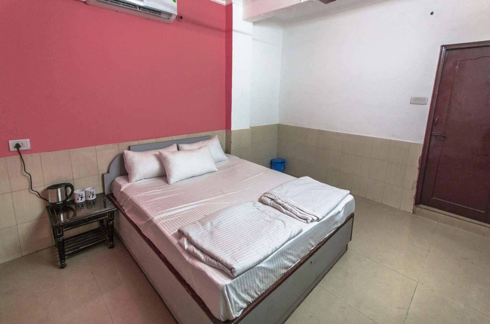 Bunk Hostel Delhi Нью-Дели Экстерьер фото