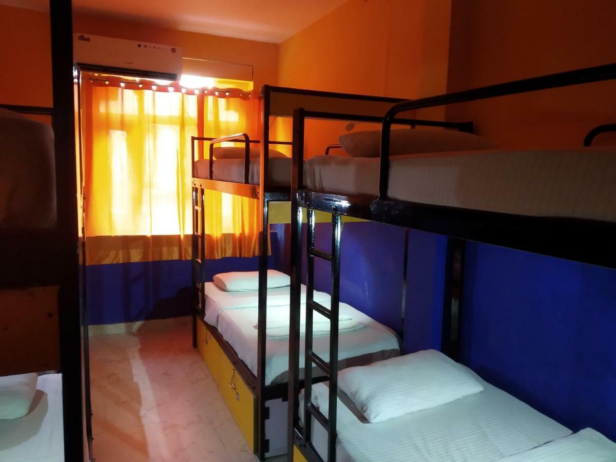 Bunk Hostel Delhi Нью-Дели Экстерьер фото