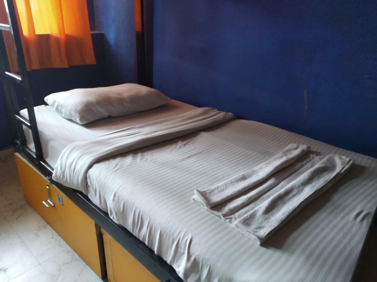 Bunk Hostel Delhi Нью-Дели Экстерьер фото