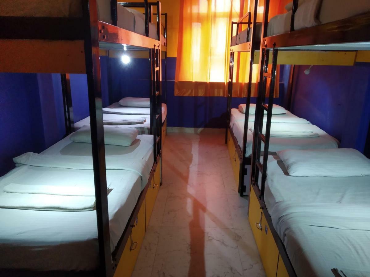 Bunk Hostel Delhi Нью-Дели Экстерьер фото