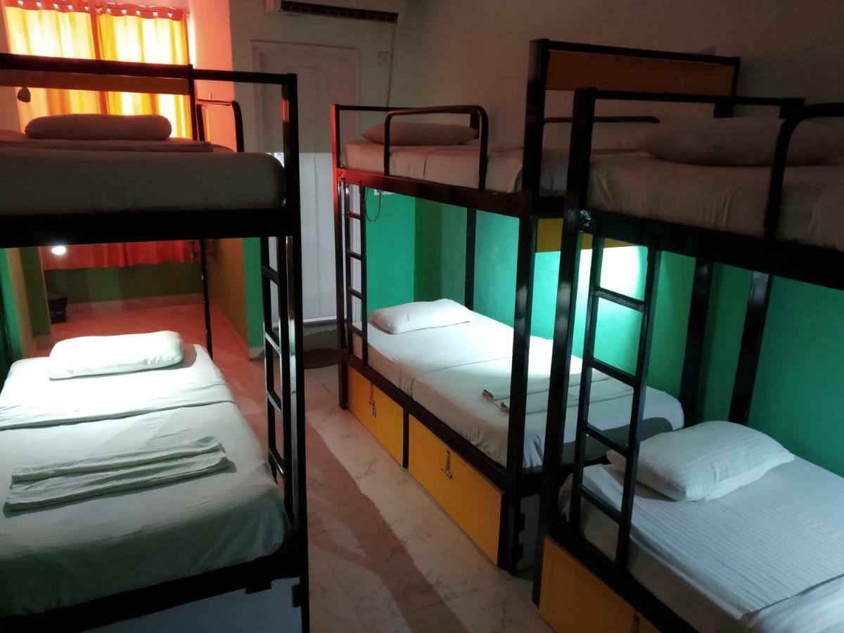 Bunk Hostel Delhi Нью-Дели Экстерьер фото
