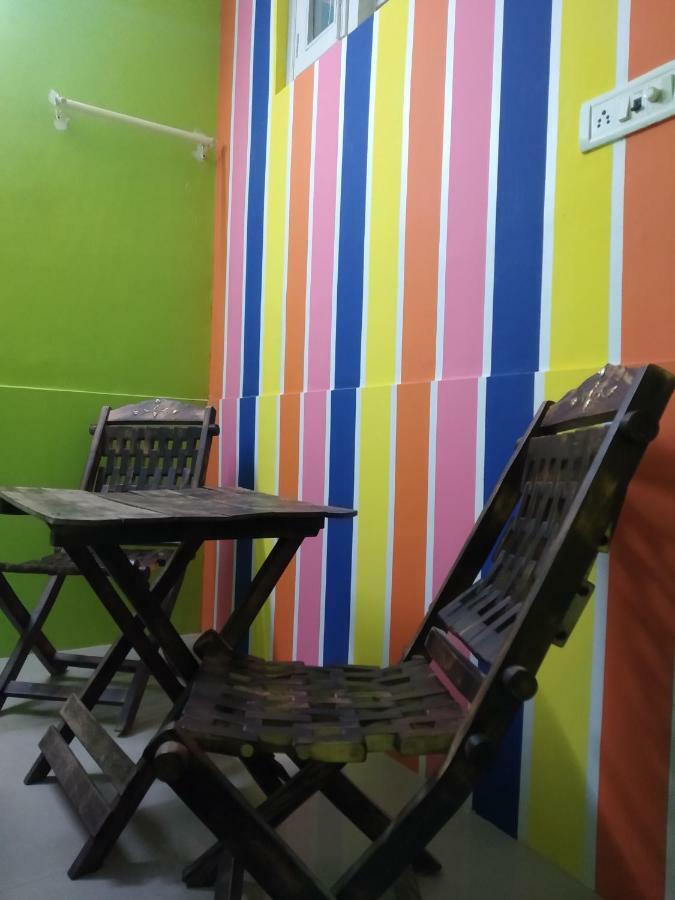 Bunk Hostel Delhi Нью-Дели Экстерьер фото