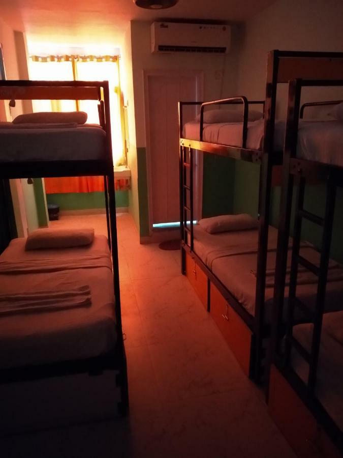 Bunk Hostel Delhi Нью-Дели Экстерьер фото
