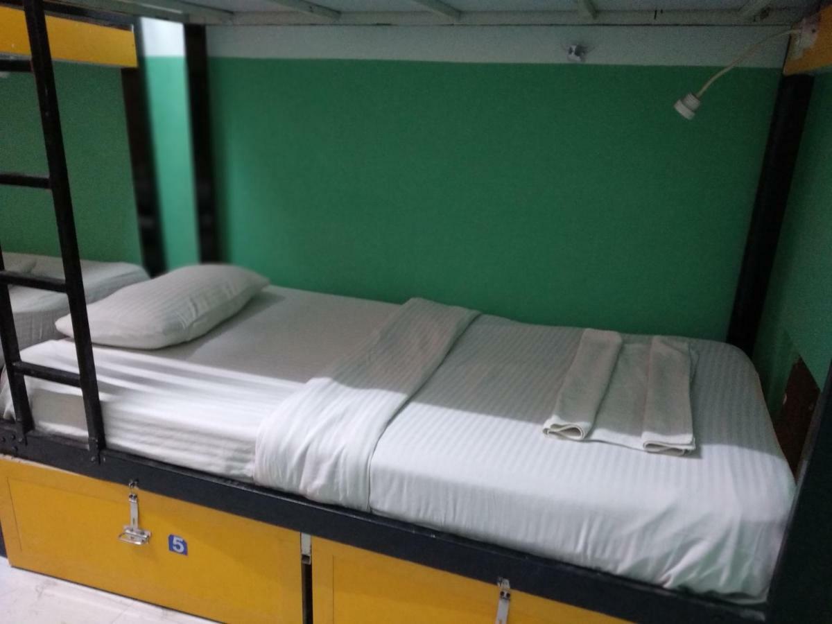 Bunk Hostel Delhi Нью-Дели Экстерьер фото