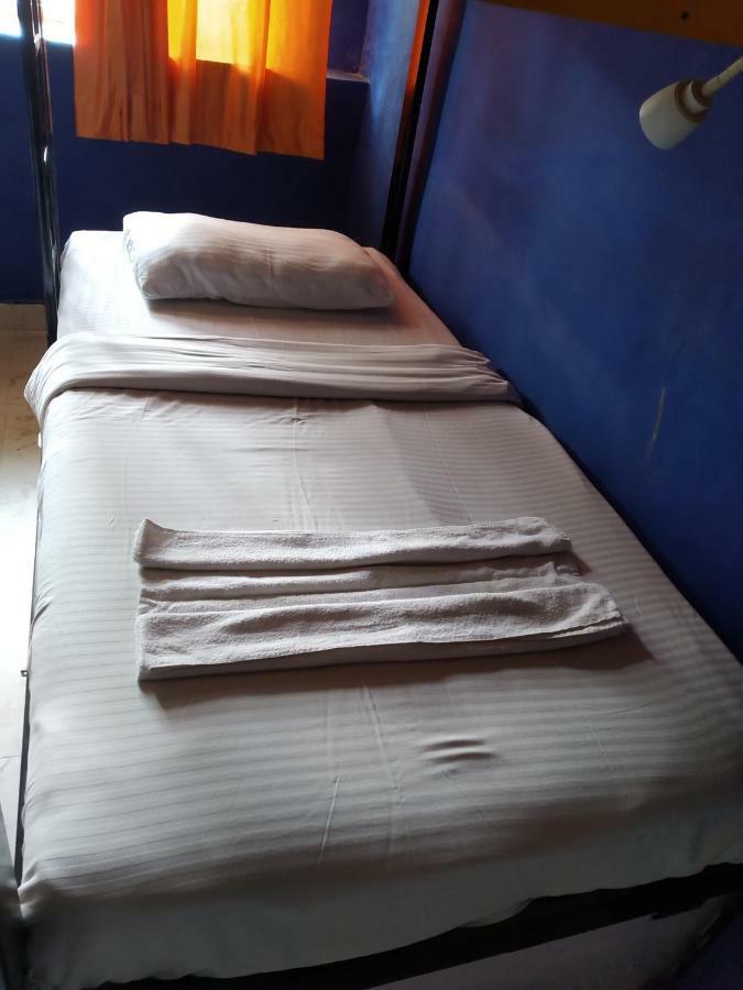 Bunk Hostel Delhi Нью-Дели Экстерьер фото